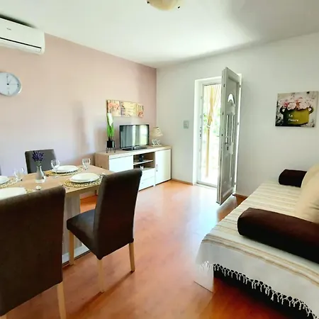 Mirjana Rum i privatbostad Sukošan